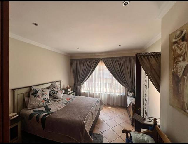 2 BEDROOM TOWNHOUSE FOR SALE IN KENLEAF